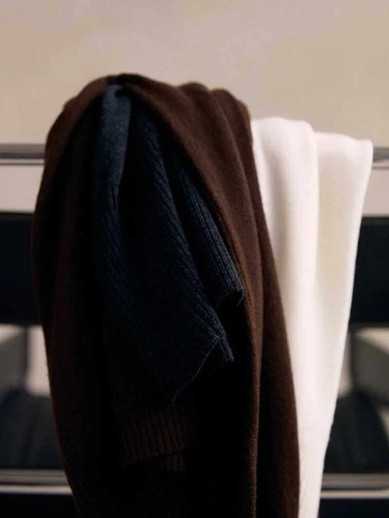 Today ✨ Come by the Shopboy Holiday Shop and get a free mend on your own knit with any purchase! Shop knit baselayers from @acres.shop, garment care products from @steameryofficial and more ⛄️❄️🎅🏼 

And yes, we do flawless alterations and repairs o