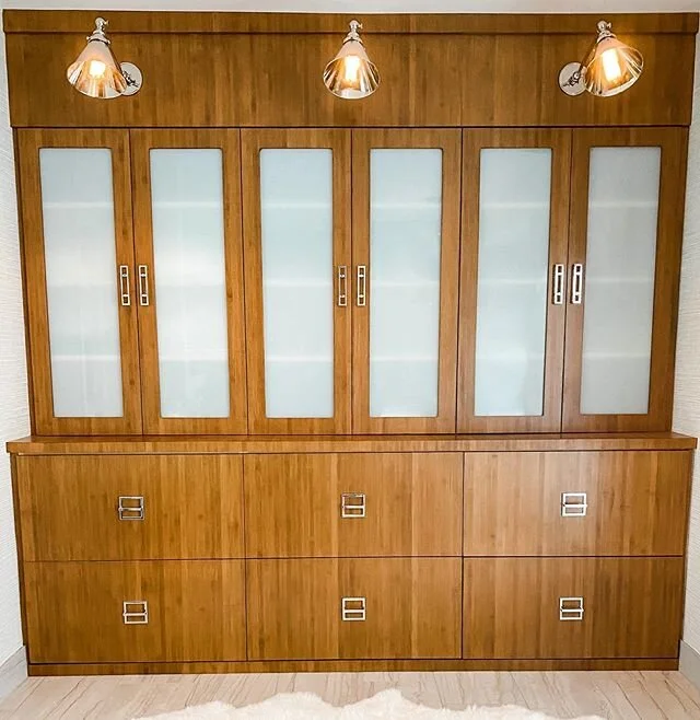 Anyone else going through an organization phase too!? Design by // @stephaniebramsondesign
.
.
.
#quarentineorganizing #stephaniebramsoninteriordesign #losangelesinteriordesigner #homerenovation #decor #housetour #modernhome #interior123 #modernfrenc