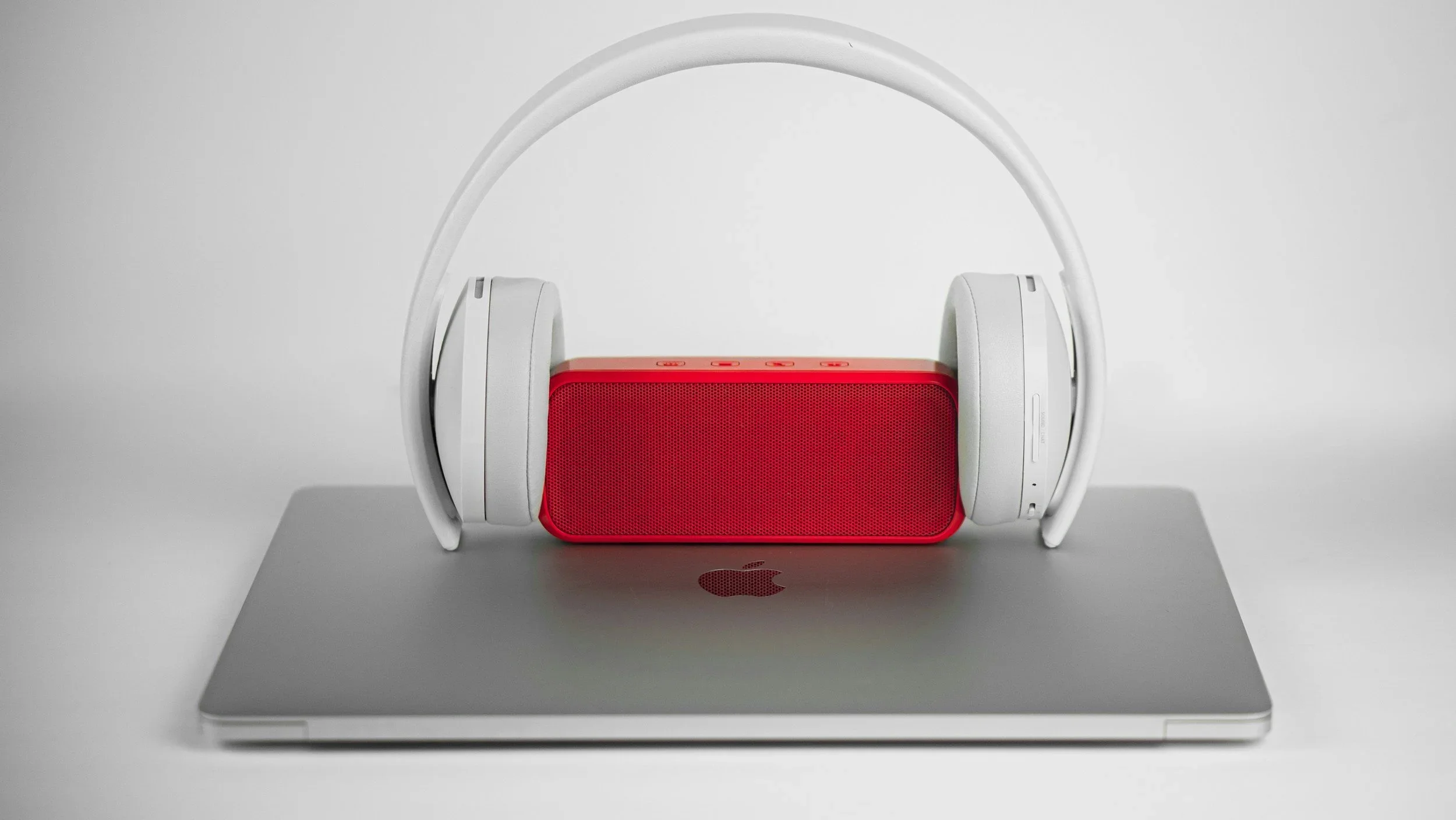 Hearing Aids and Bluetooth: How to Stream Calls, Music &amp; TV Directly to Your Ears