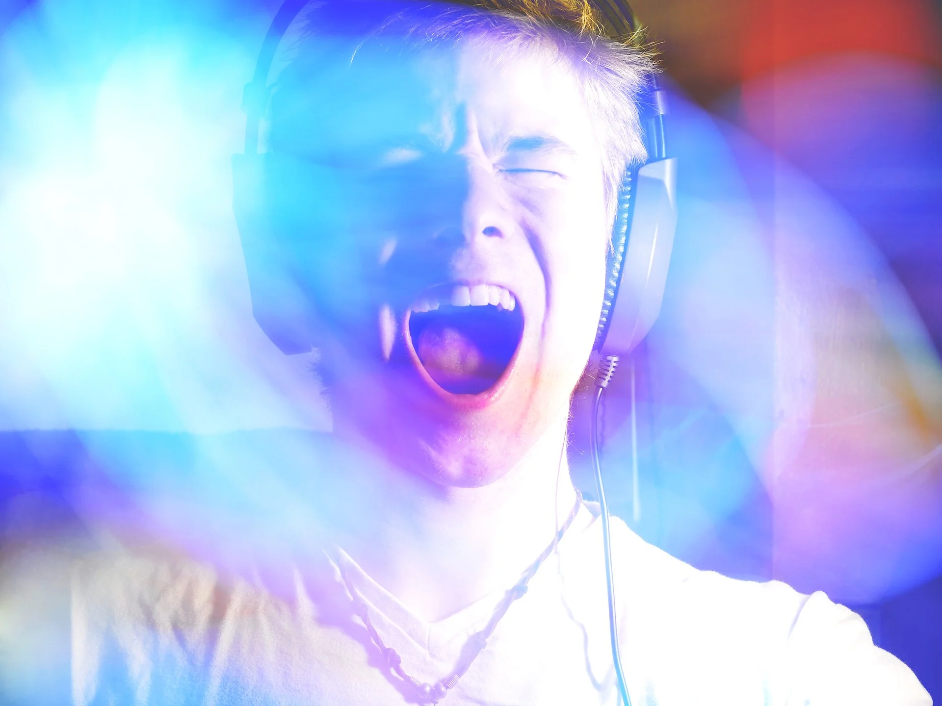 38 Feel the noise.jpg