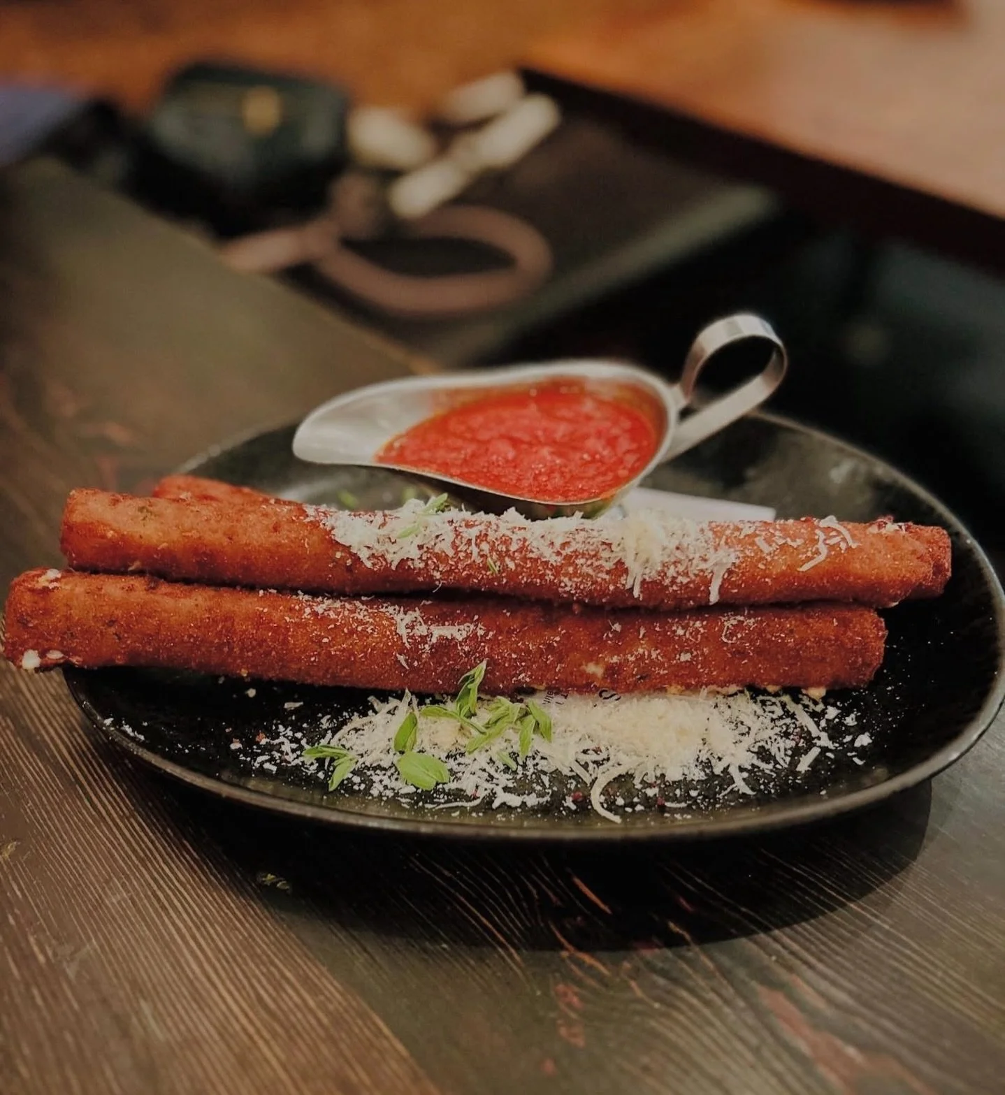 Mozzarella sticks but supersized 😋