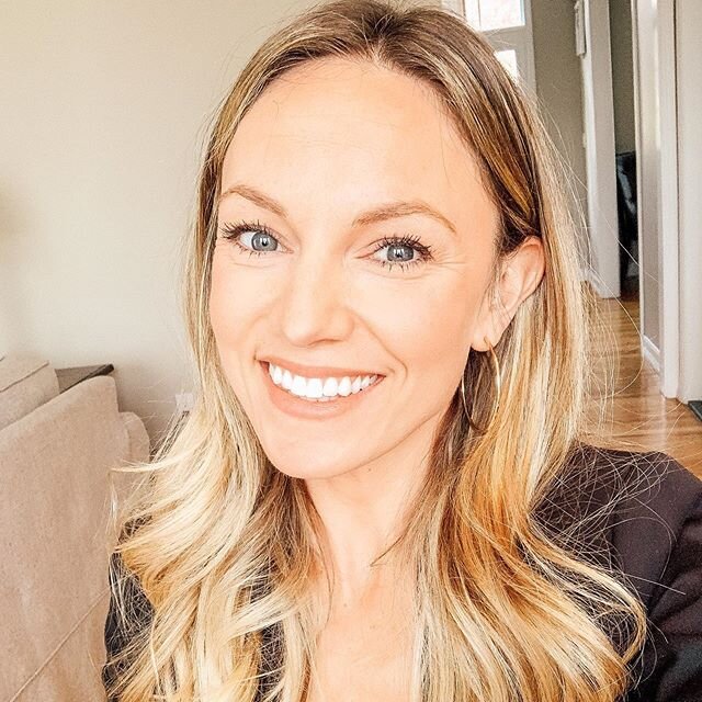 Alexa- Play &ldquo;I&rsquo;m still standing&rdquo; by @eltonjohn 🎵 .
Hi 👋🏻! Still here! .
I got some new followers so want to introduce myself! I&rsquo;m a Registered Dietitian-Nutritionist and mom of two. I work in Corp wellness (which is essenti