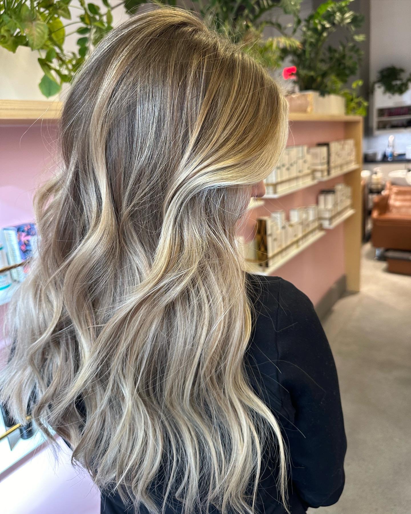 Holiday hair is here! Get brightened up before the parties and fun begin! 

Whether you need a fresh chop, a gloss for shimmer or those pesky greys gone- we got ya covered!😉

Book an appointment right at the link in our bio. ‼️

(🌟Beautiful blonde 