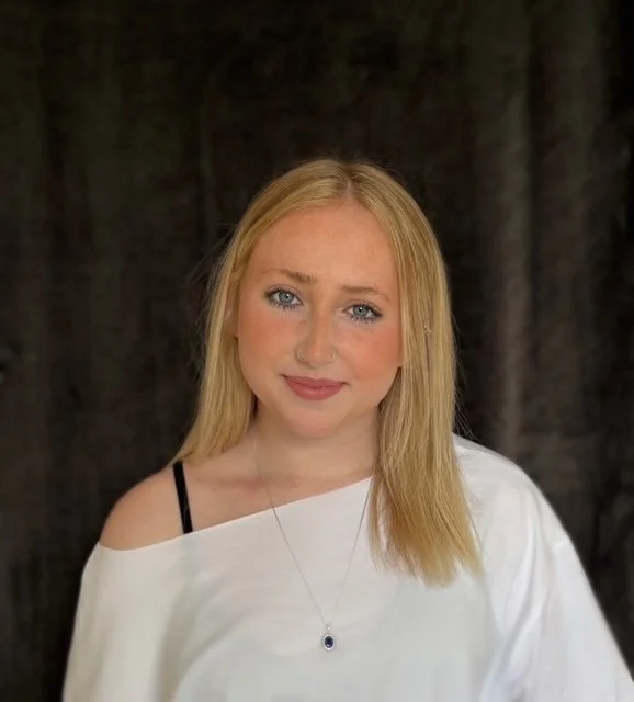 Lily Seaward as<em>𝗘𝗻𝘀𝗲𝗺𝗯𝗹𝗲</em>