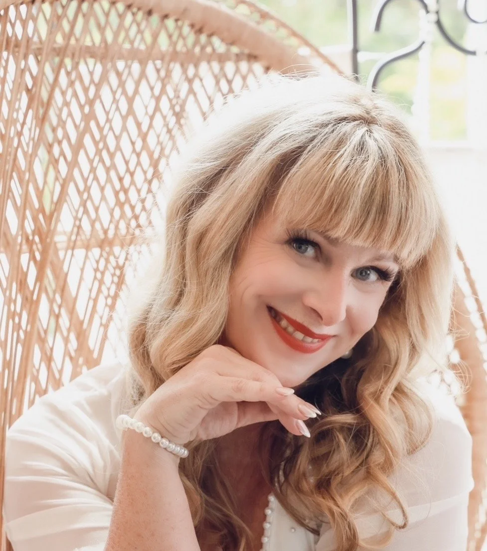 Claire Stokes as<em>𝗘𝗻𝘀𝗲𝗺𝗯𝗹𝗲</em>