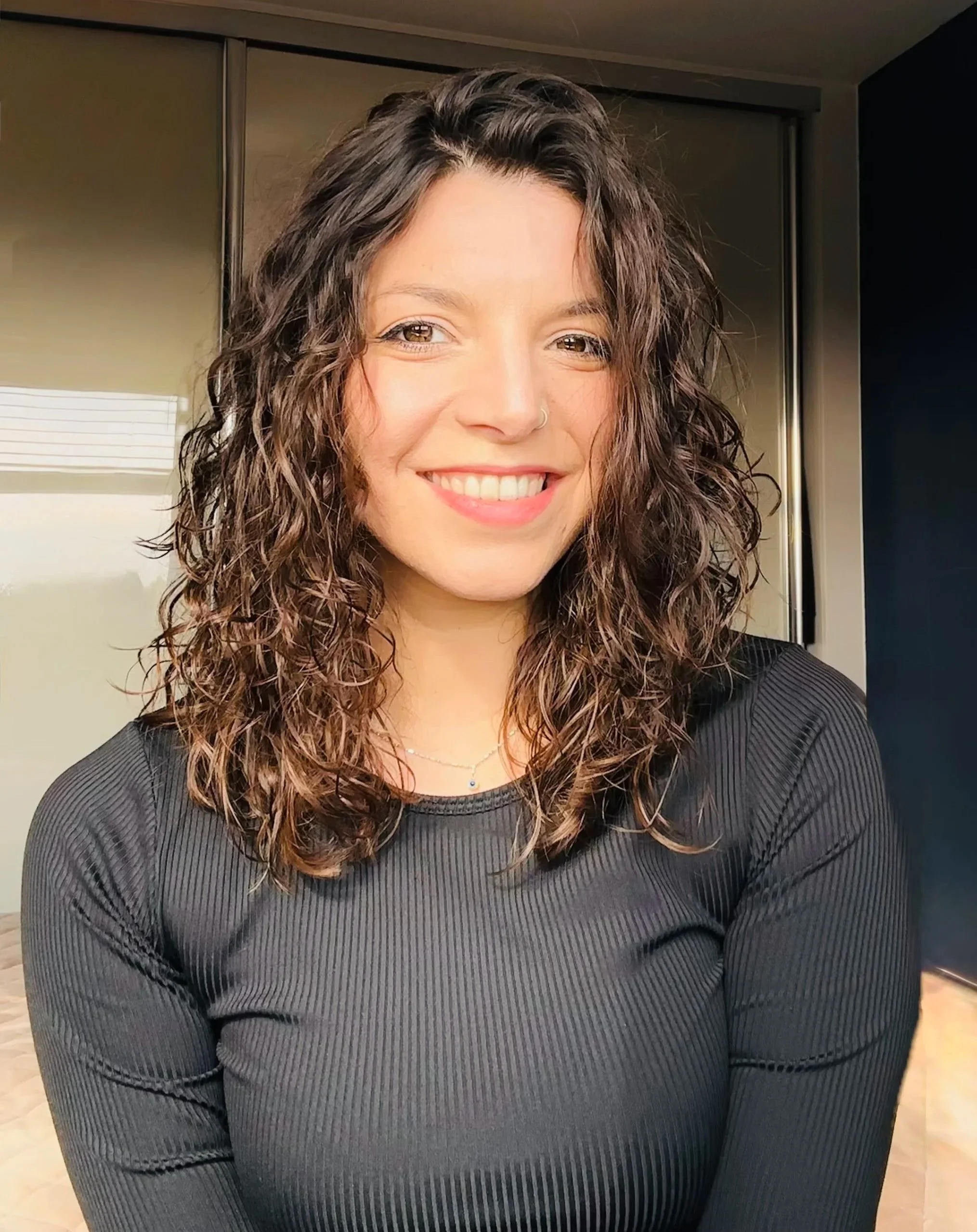 Zoe Christodoulou as<em>𝗦𝗵𝗼𝘄𝗴𝗶𝗿𝗹 / 𝗲𝗻𝘀𝗲𝗺𝗯𝗹𝗲</em>