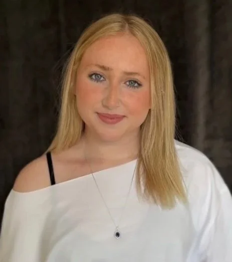 Lily Seaward as<em>𝗘𝗻𝘀𝗲𝗺𝗯𝗹𝗲</em>