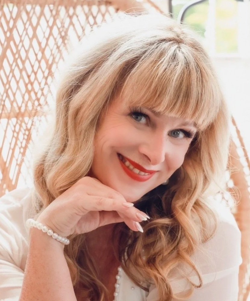 Claire Stokes as<em>𝗘𝗻𝘀𝗲𝗺𝗯𝗹𝗲</em>