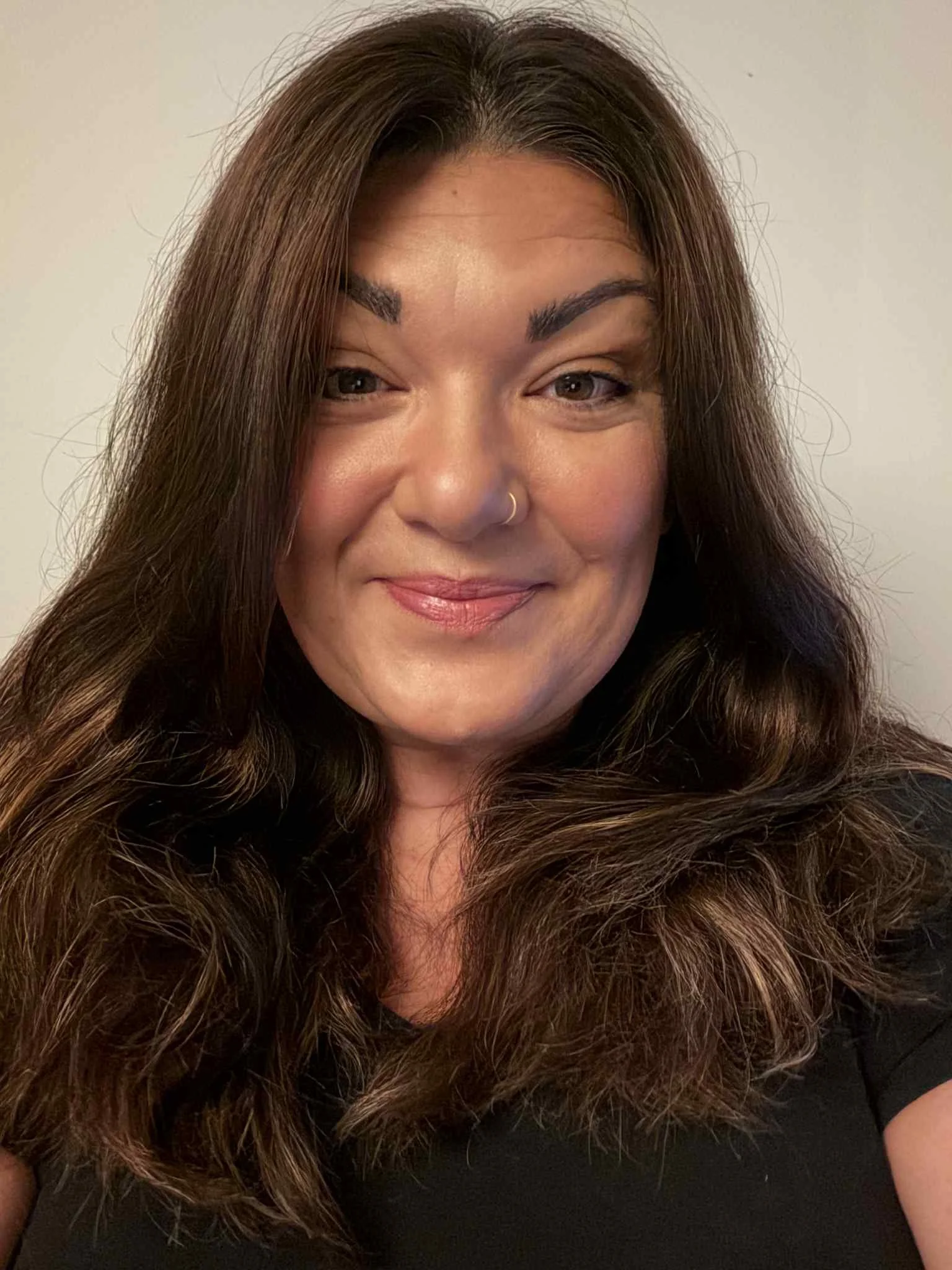 Annmarie Degregorio-Boyd as<em>𝗨𝘀𝗵𝗲𝗿𝗲𝘁𝘁𝗲 / 𝗲𝗻𝘀𝗲𝗺𝗯𝗹𝗲</em>