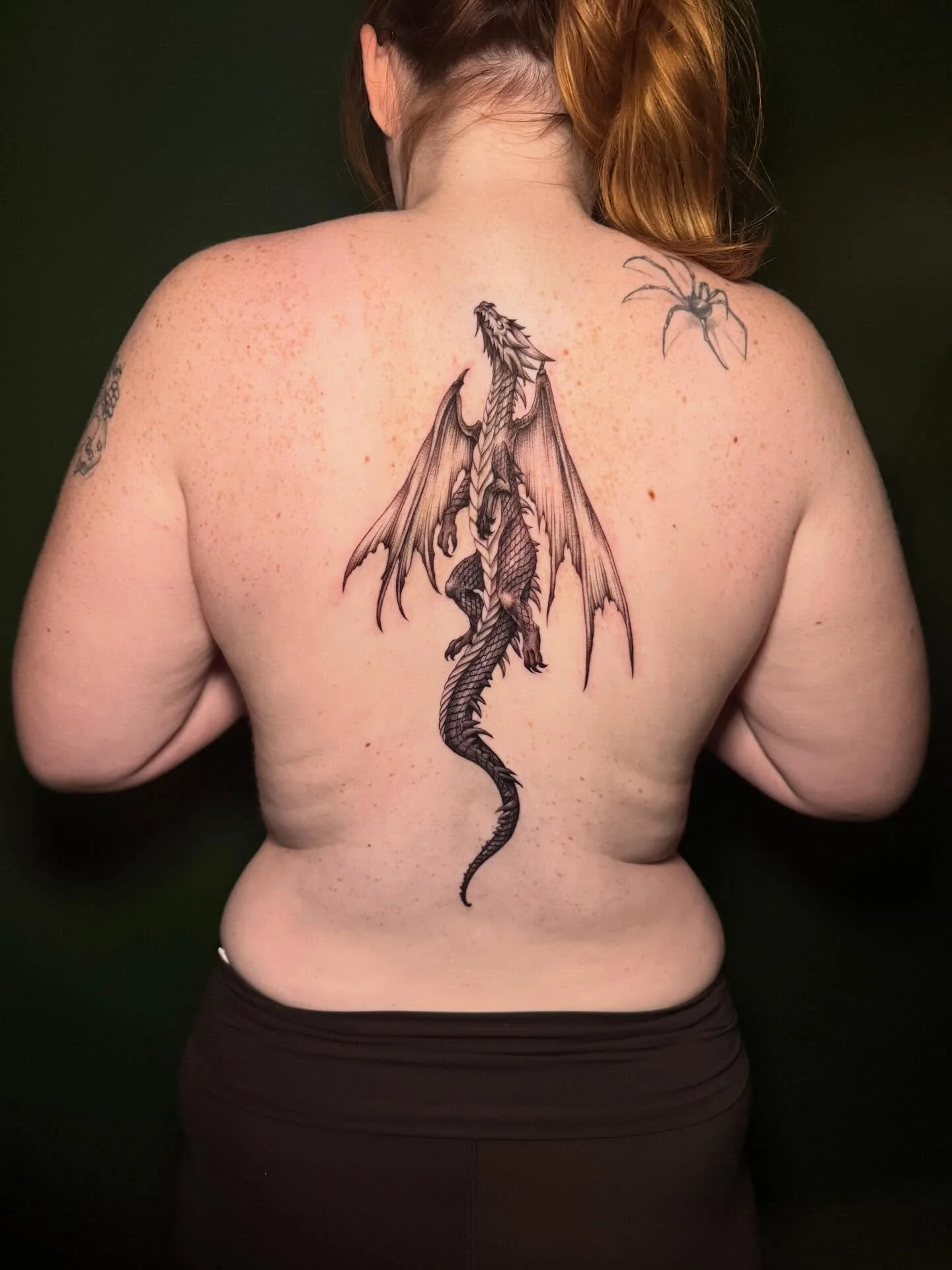 Birthday tattoo for Ashley who drove from Houston to come see me 🥳 we just had to make a friend for her spider who was a lil lonely 🤭

BOOKS OPEN DEC 1ST for 2026

⏳5 hrs

#finelinetattoo #blackworktattoo #supportgoodtattooing  #thebesttattooartist