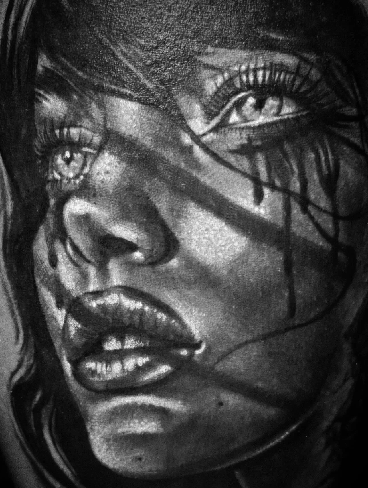 Pretty lady for Gary! Swipe to see a healed shot of his fiery dragon y&rsquo;all loved so much 🔥 

⏳ 3 hrs

#blackandgreytattoo  #supportgoodtattooing  #thebesttattooartists #radtattoos #ladytattooers