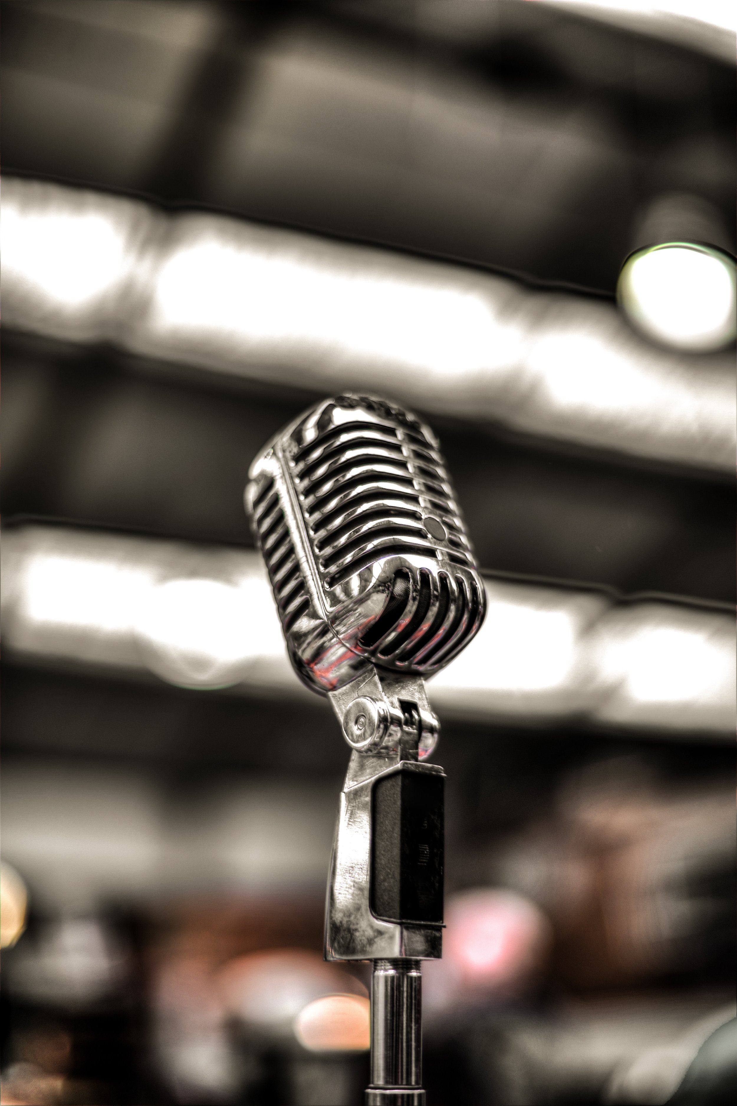 silver-colored-microphone-675960.jpg