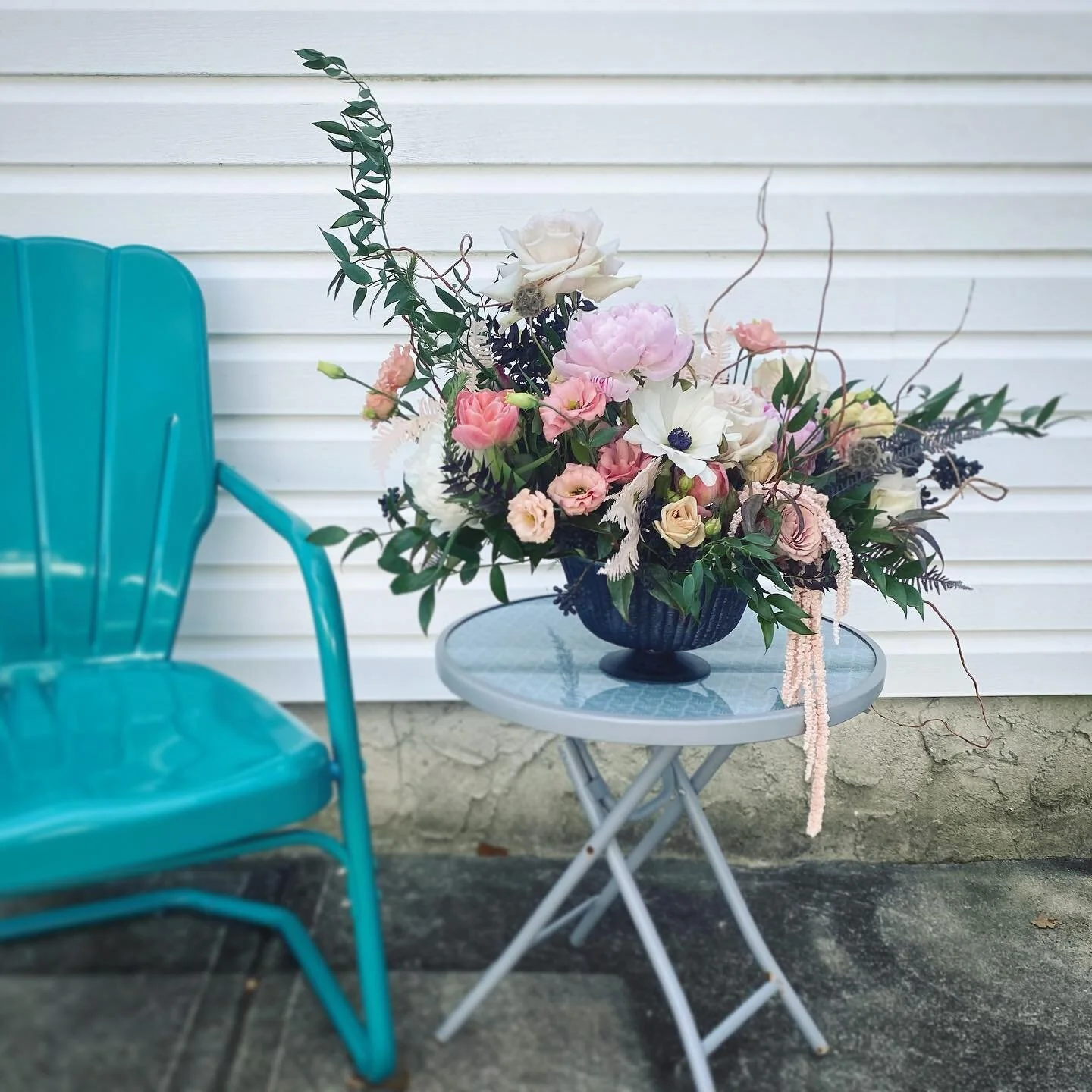Happy FriYay!

I&rsquo;m SO ready for the weekend, Ros&eacute; and warmer weather!! Who&rsquo;s with me!? 
🌸🥂🌞

Spring where are you!?
&mdash;&mdash;&mdash;&mdash;&mdash;&mdash;&mdash;&mdash;&mdash;&mdash;&mdash;&mdash;&mdash;&mdash;-
#friyay #ros&eacute;allday #prettyinpink #chillvibes #weekendmood #flowerpower #inspiredbypetals #blooooms #rustic #vintagechic #vintagestyle #floraldesign #queensnewyork #nycflorist #floralstylist #bossbabe #2021