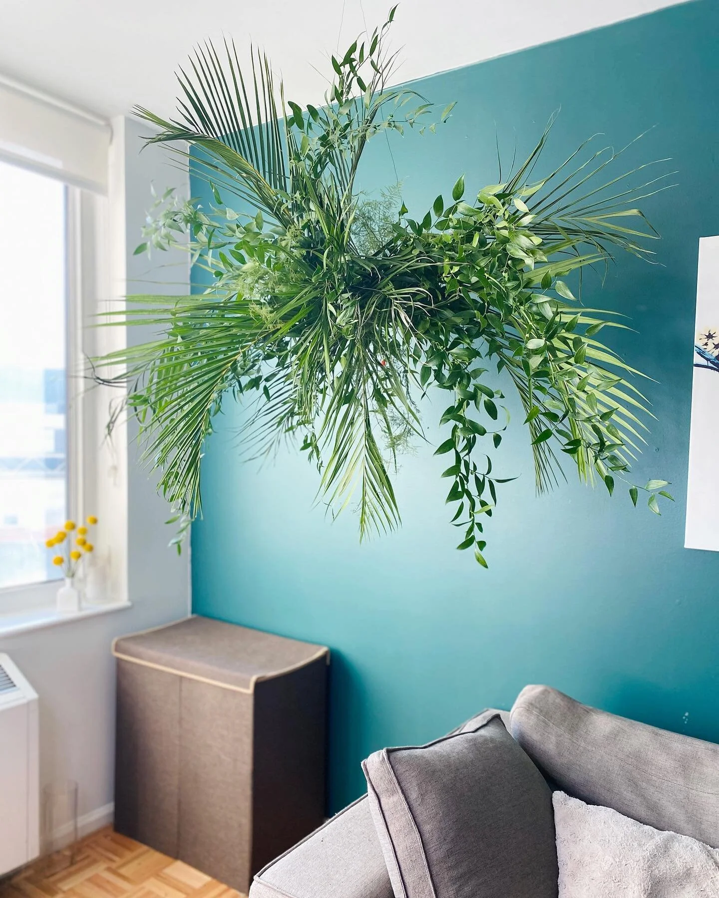 ☀️⬅️🌙 mode 
Ground Control to Major Tom
⚡️💫✨
&mdash;&mdash;&mdash;&mdash;&mdash;&mdash;&mdash;&mdash;&mdash;&mdash;-
#floralinstallation #greenerydecor #nycapartments #nyc #homedecor #floatingdesign #floraldesign #weddinginspo #nycflorist #nyceventplanner #apartmentsweetapartment #riverplace #creativepreneurs #friyay #space #bowie