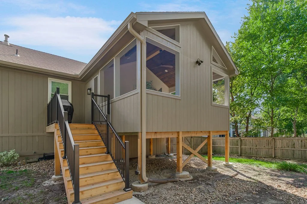 7302SUMMITST01.jpg