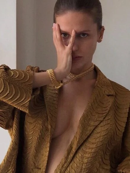 Shaving my face for that glow up