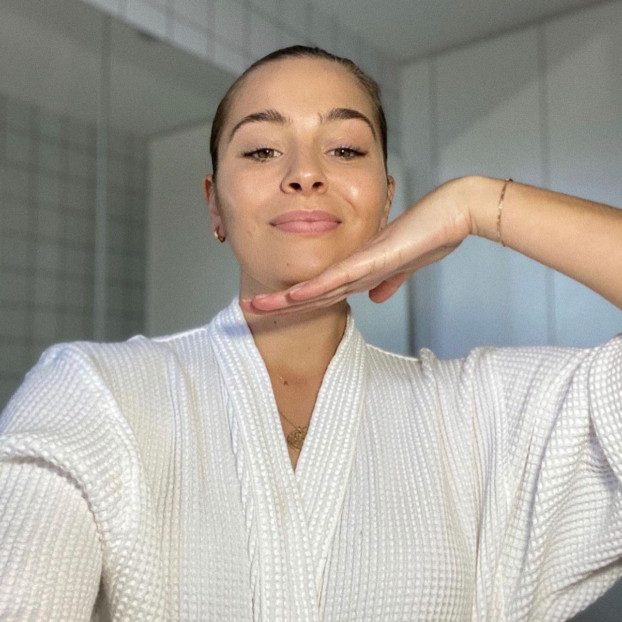 SAUCE TAKEOVER: This week we have one of Australia&rsquo;s leading beauty editors @emilyalgar taking over our stories to show us her ultimate skincare GLOW routine. Emily contributes to global beauty platforms including Byrdie, Grazia and Vogue to na