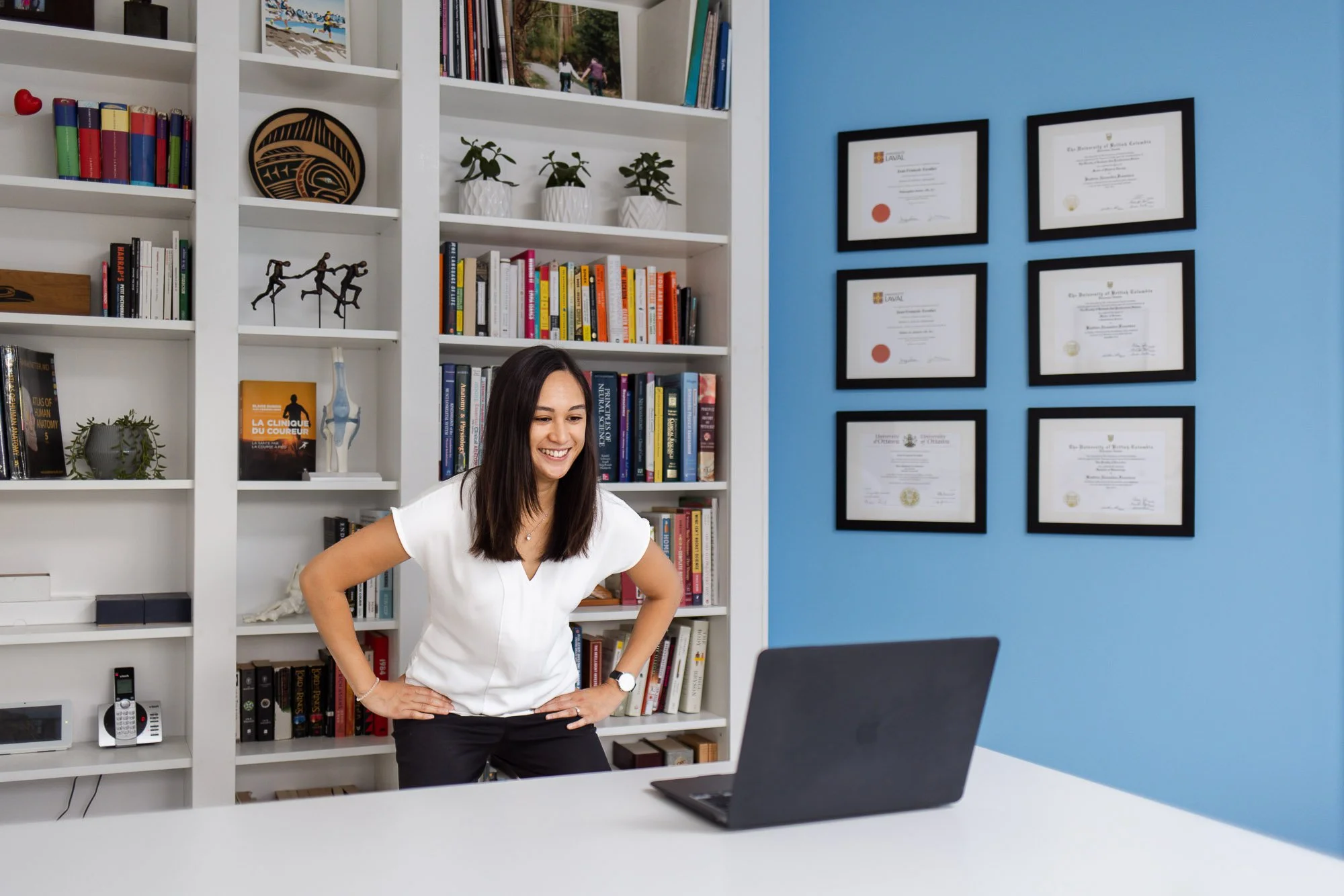 Bea Francisco smiling while providing virtual/online physical therapy