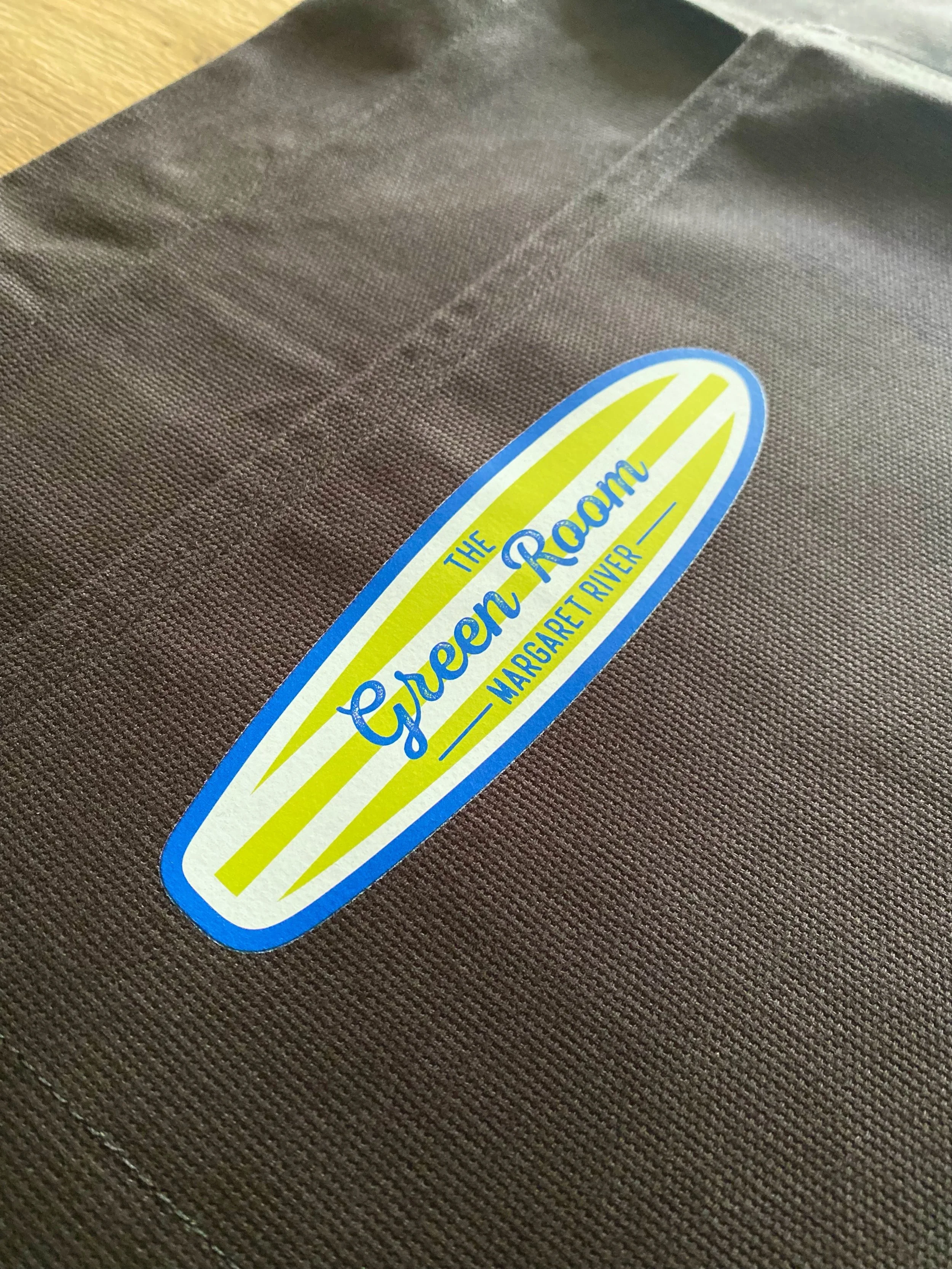 🍷 Your staff are part of your brand.
Custom hospitality uniforms help create a consistent and professional customer experience. We supply branded shirts, polos, aprons and uniforms for wineries, breweries, cafes, restaurants and accommodation provid