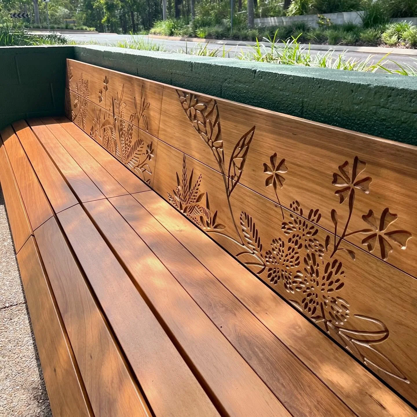 I had to the pleasure to carve these six solid Blackwood benches with artwork designed by the amazing @tamikamaree.art for the @qsarchives gardens. 

.
..
&hellip;
..
.

#qldstatearchives #statearchivesqld #statearchives