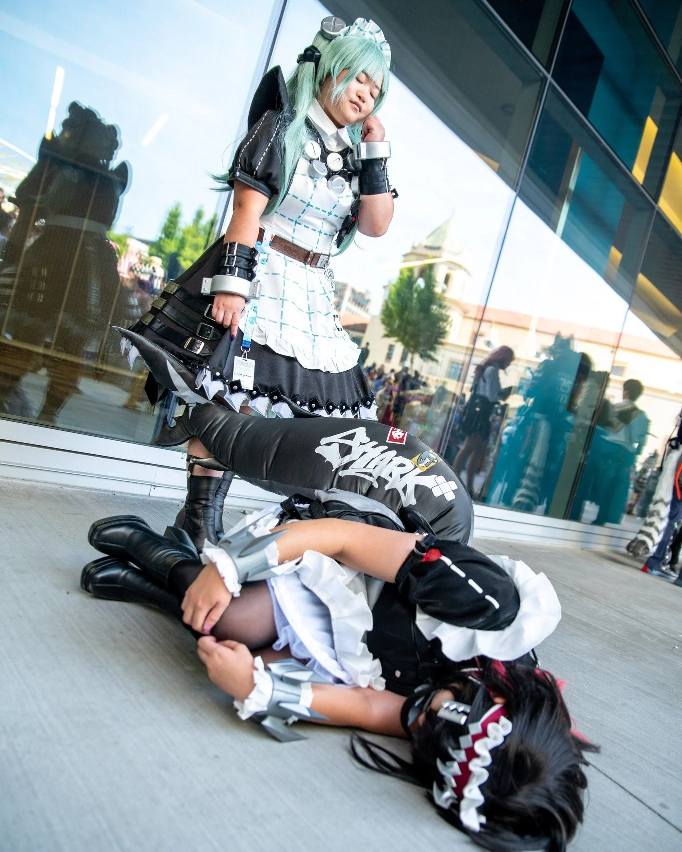 A new addition to a maid's duty is to keep an eye on the Nom-Nom Shark while she sleeps
Happy Birthday, Corin Wickes! 6/2
#CorinWickes: @parkquimin 
#EllenJoe: @dressyjess.cosplay

#fanime2025 #fanimecon2025 #fanime #zzz #zenlesszonezero #zenlesszone