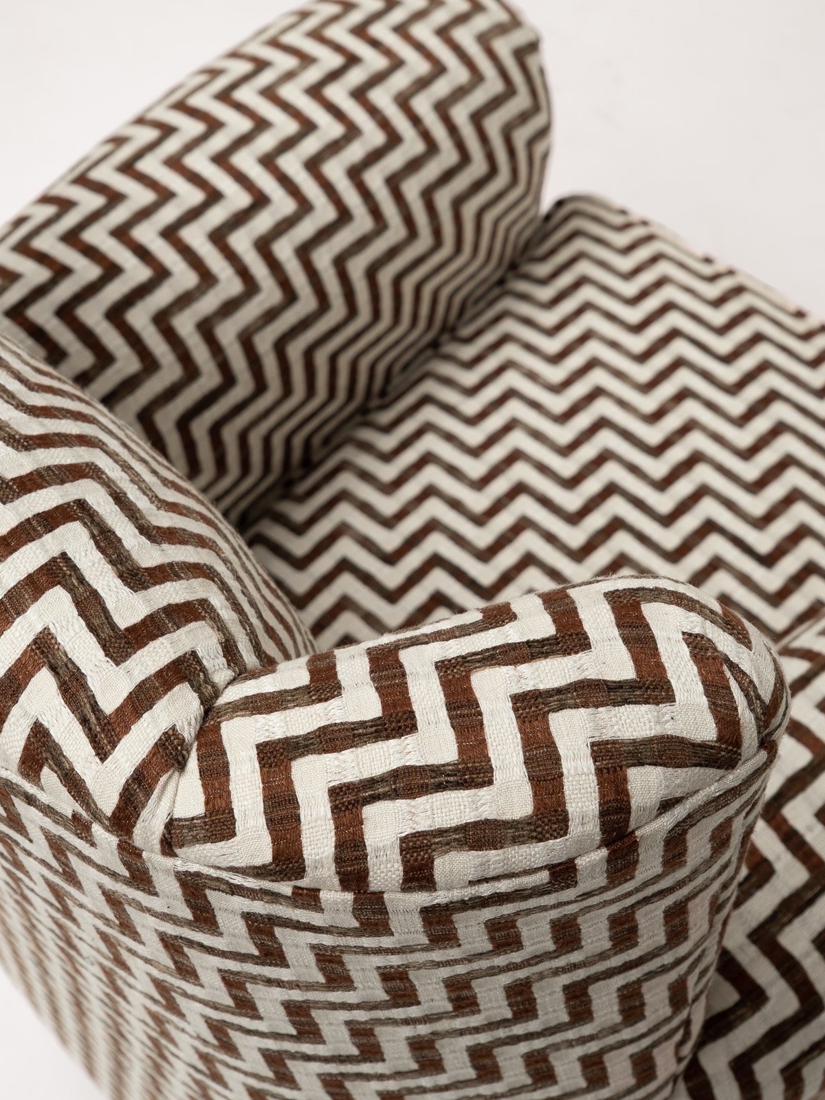 zigzag-italian-armchairs-7.jpg