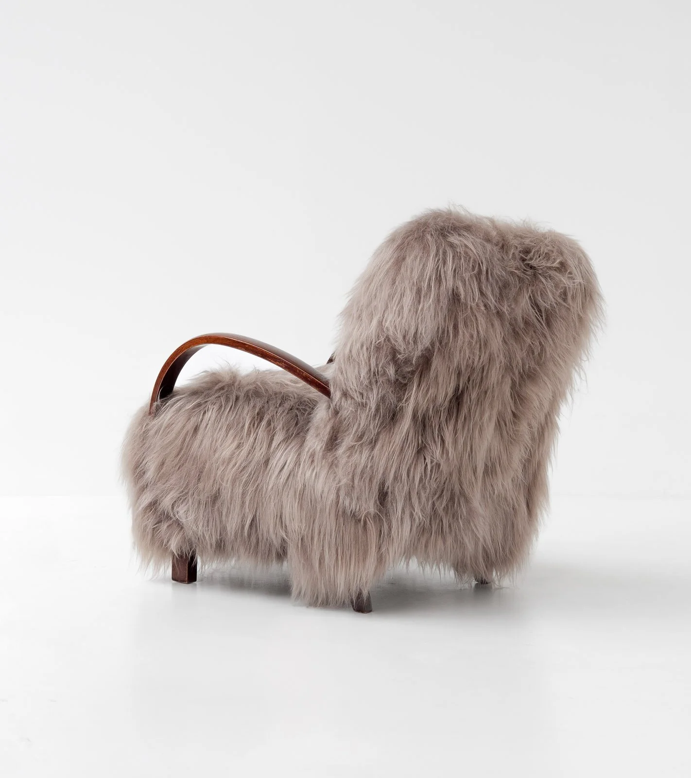 long-haired-sheepskin-armchairs-5.jpg