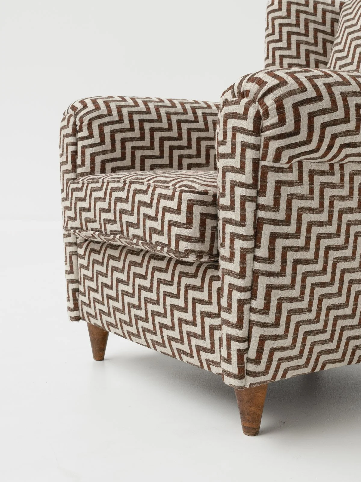 zigzag-italian-armchairs-10.jpg