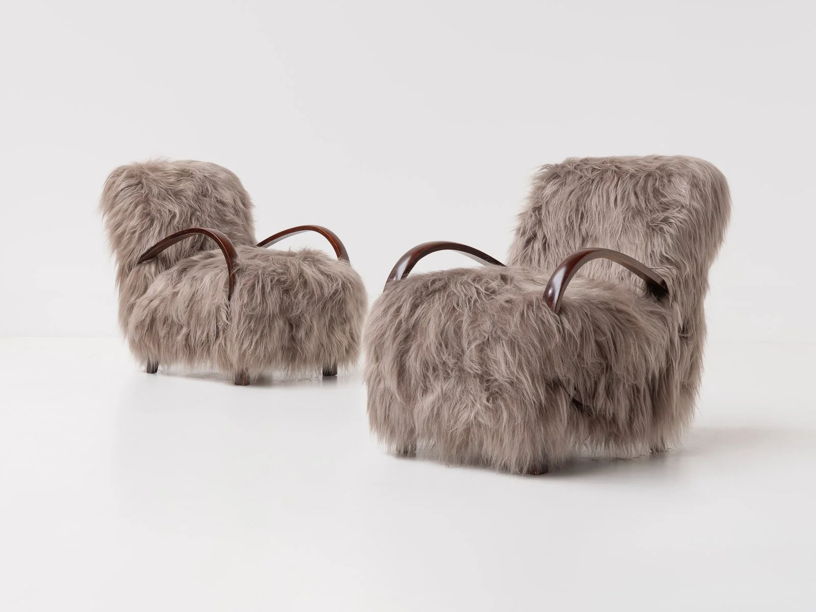 long-haired-sheepskin-armchairs-0.jpg