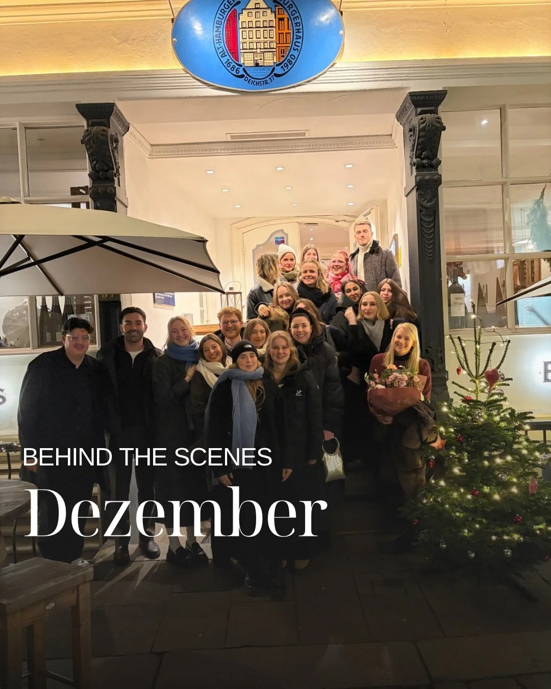 Behind the scenes - unser Dezember im Caf&eacute;. A little late, but full of love ✨

Ein paar unserer Lieblingsmomente:
1. Bestes Team (ein paar fehlen leider)
2. Baumkuchentorte 
3. Zimtsterne, Zimtsterne, Zimtsterne
4. Work in progress 🥐
5. Unser