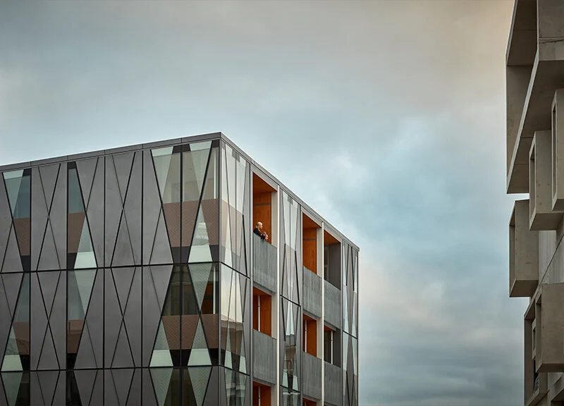 ARIA APARTMENTS, PONSONBY   Aria Apartments is a stunning, high-quality collection of 20 freehold apartments, located in the heart of Ponsonby. These 1-3bedroom homes offer cool contemporary interiors, 2.7-metre stud heights and sheltered decks wrapped in floor to ceiling in timber, an exciting example of urban re-development and medium-density living.