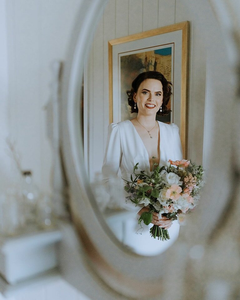 I felt like I'm shooting Nicole's Kidman wedding 🥰 this girl is absolute stunner and beautiful soul! Congratulations guys! Thanks for choosing us to be a part of your awesome day🙏
.
.
.
#goyaweddings#helenasanti#goldcoastweddingphotographer #goldco