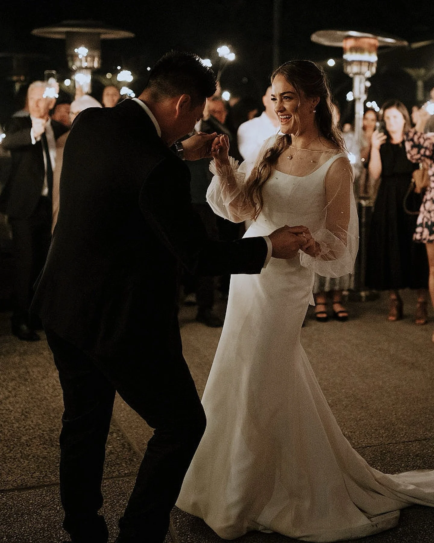 OH WHAT A NIGHT! OH WHAT A VIBE!! Absolute FAYAA 🔥🔥 the legends over at @official_vibecreators were pumping banger after banger!! such dirty funk vibes the dancefloor was so HOT at this reception! 

#goyaweddings 
#brisbaneweddingphotographer #bris