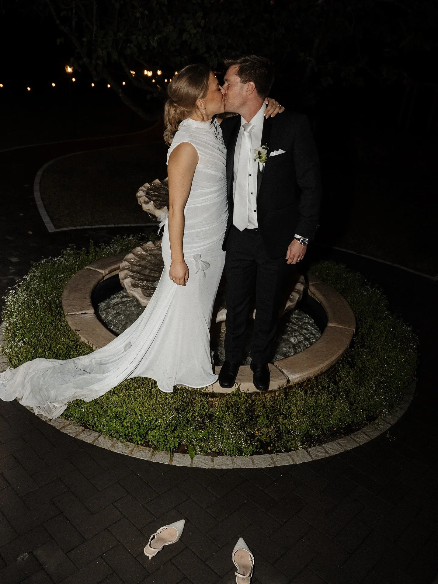 Bold vibes, strong feelings, and a moment that says it all 🫶

Venue @coolibahdownsprivateestate 
Hair &amp; Makeup @hairandmakeupbylou 
Bridal gown @chosenbykyha 
Florist @weddingflowersbykeren 
Groom&rsquo;s suit @brunossuits 
Cake @three.roses.au
