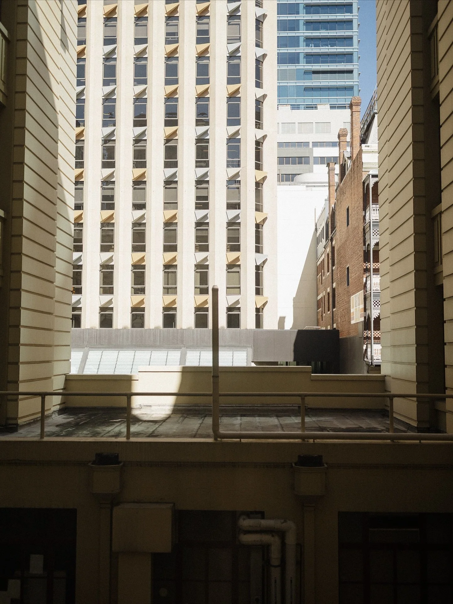 Room&rsquo;s set, cigar lit, whiskey in hand, suit on point. Just how it should be&mdash;easy and effortless. 

#brisbaneweddingphotographer #brisbaneweddingvideographer #goldcoastweddingphotographer #goldcoastweddingvideographer #byronbayweddingphot