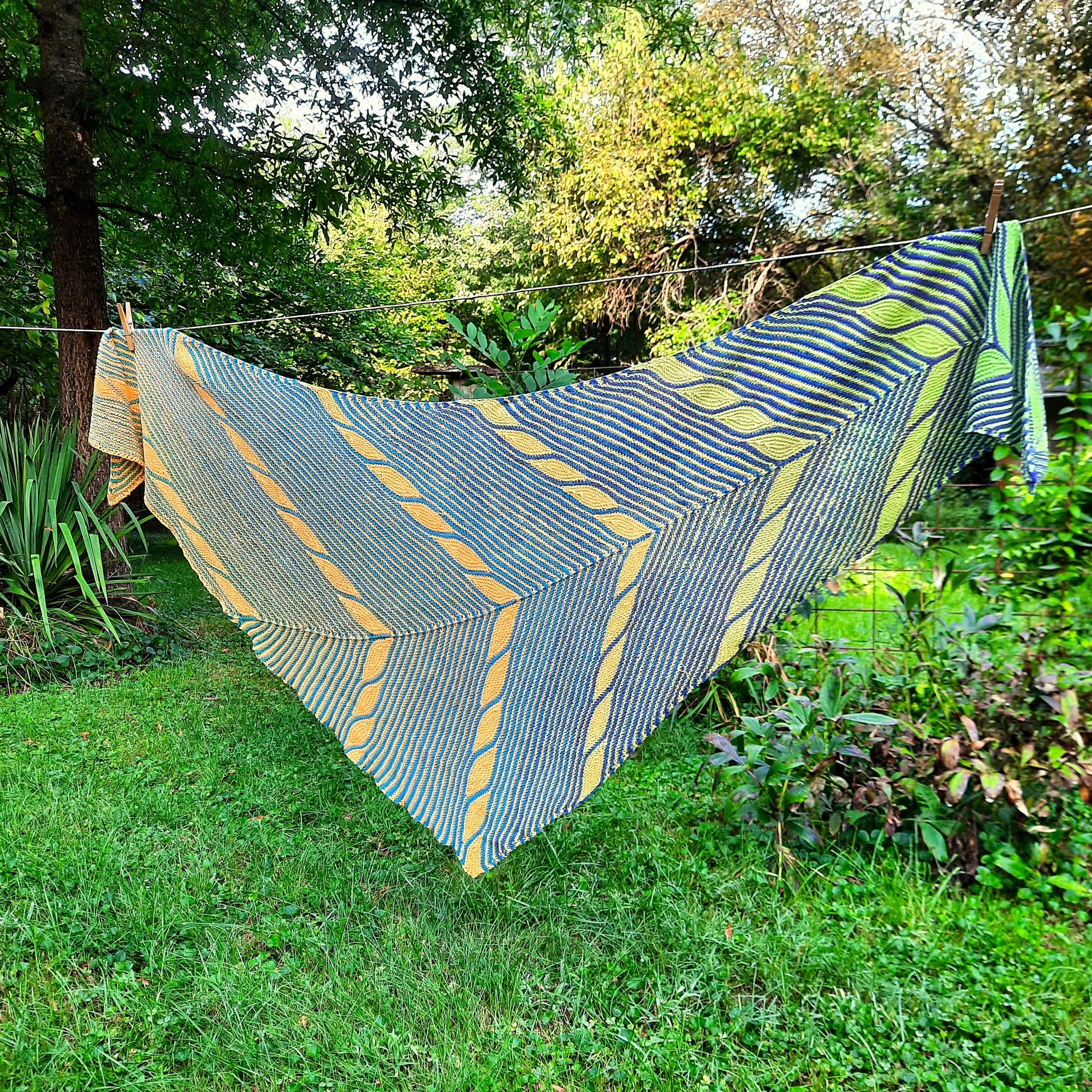 Ukraine Snood (1).jpg