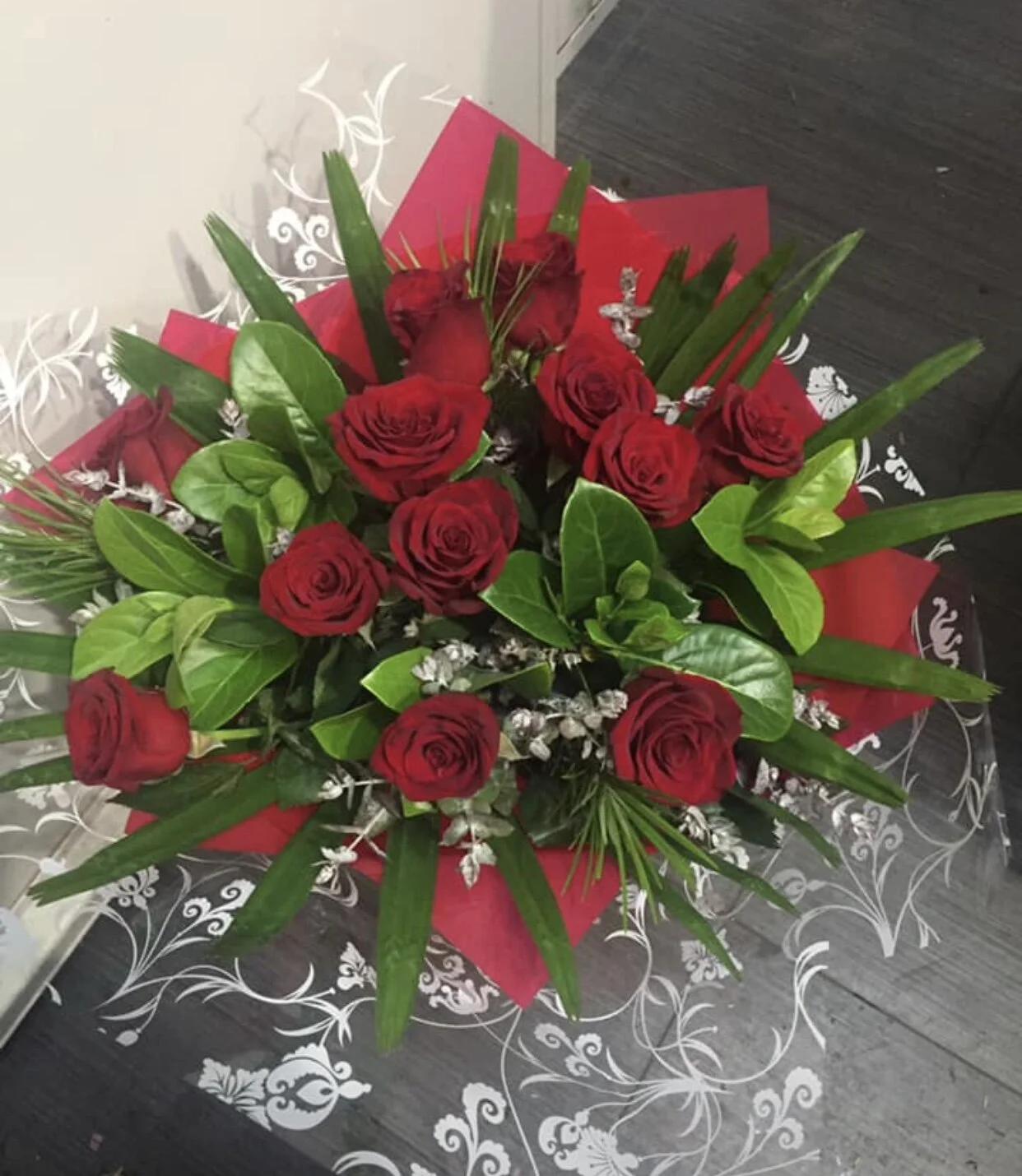 LUCY - 12 Roses in a bouquet