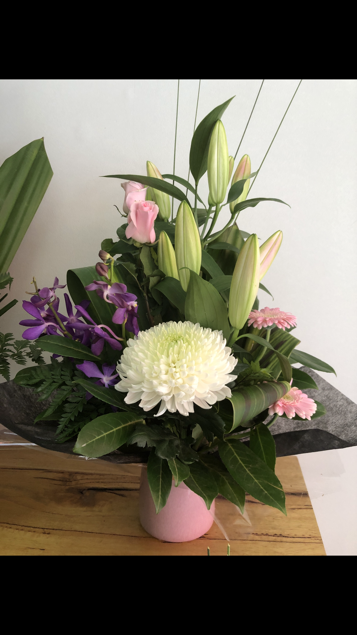 CARINA - CERAMIC VASE OF BLOOMS