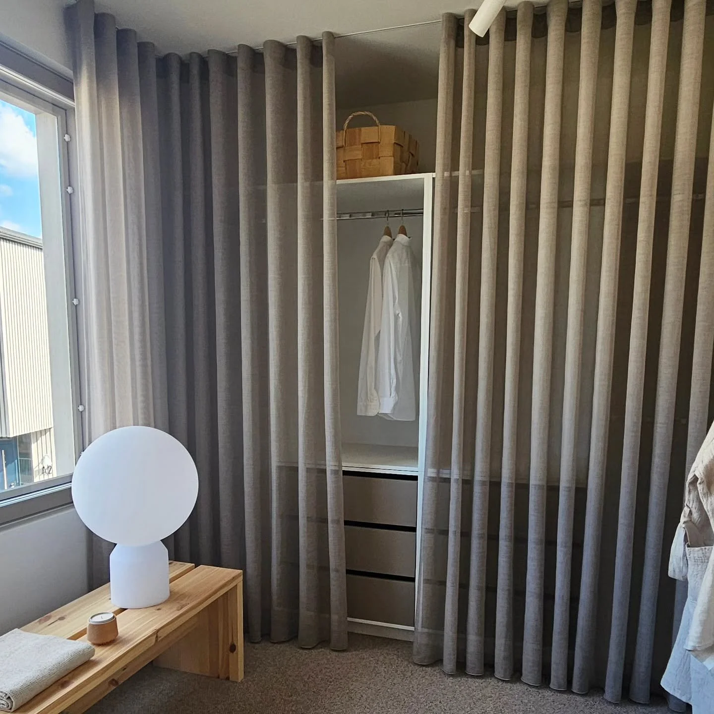 Psst.. kysele myös poistokankaita verhoihin! Voi olla että myymälässämme ei ole sopivaa mallia tai hinta on liian korkea, joten silloin kannattaa tarttua Heidiä hihasta ja katsoa netistä löytyisikö tehtaan