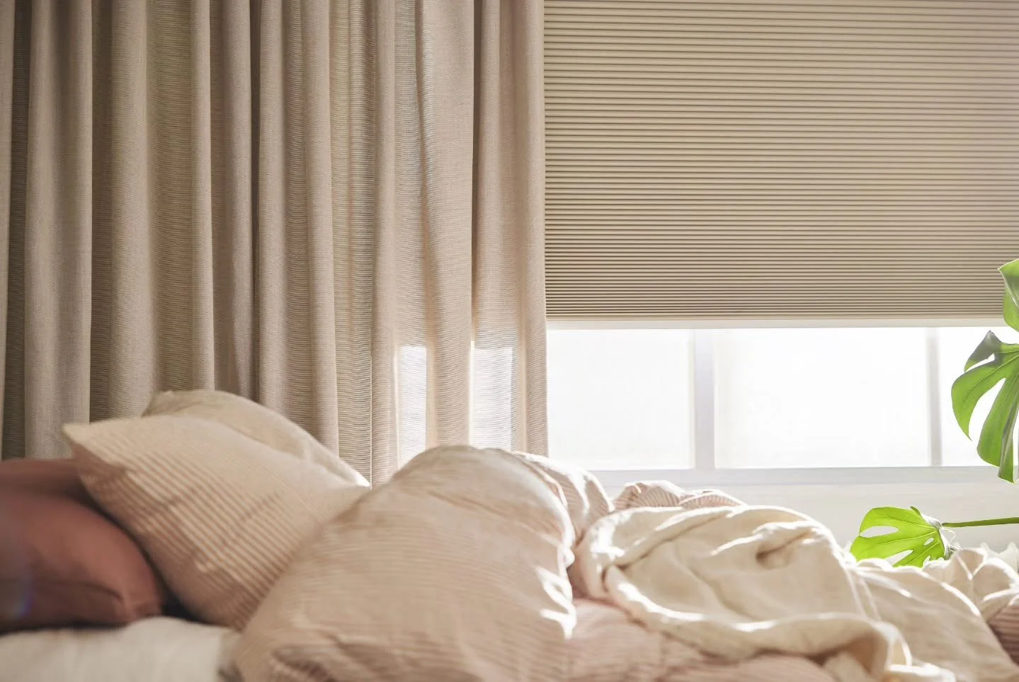 Kun kaipaat parempia y&ouml;unia, suojaa naapurin katseilta tai katulampuilta tai vaikkapa auringolta (vaikka ehk&auml; ei n&auml;in marraskuussa aurinkoa n&auml;y...), meilt&auml; l&ouml;ytyy ratkaisu. Tule piipahtamaan myym&auml;l&auml;&auml;mme, o