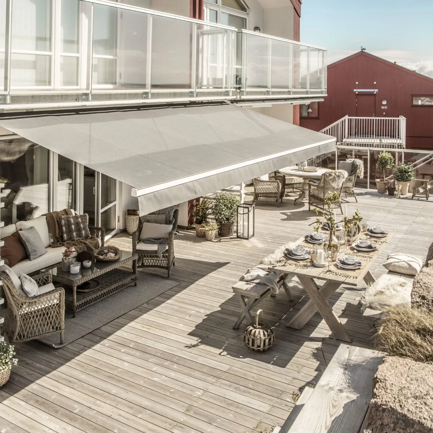 Onko t&auml;m&auml; se kes&auml; kun teill&auml; on unelmien terassi valmiina..? 🤩 Nyt kannattaa olla liikenteess&auml; ja suunnitella terassimarkiisit ja muut auringonsuojat, sill&auml; kes&auml; on pian t&auml;&auml;ll&auml;! ☀️ Olemme taas avoinn