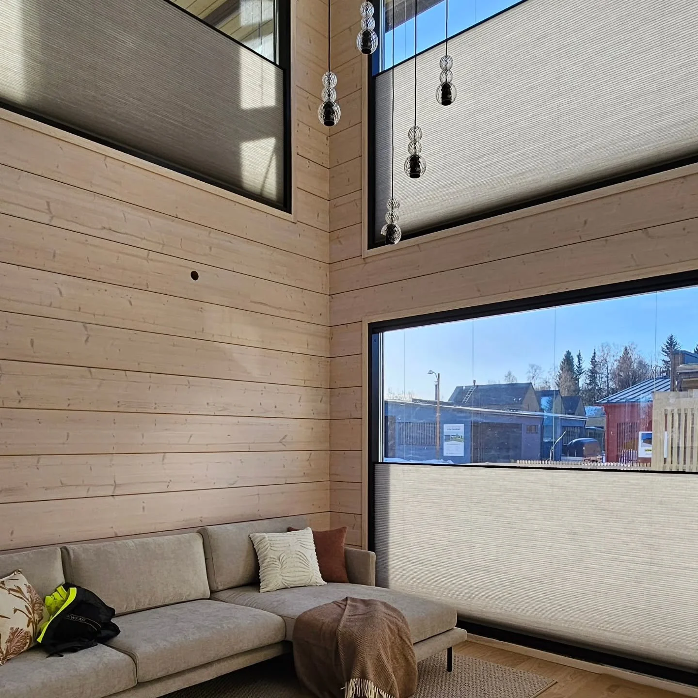 ✨ Hunajakennokaihtimet &ndash; enemm&auml;n kuin vain n&auml;k&ouml;suoja ✨
Tiesitk&ouml;, ett&auml; hunajakennokaihtimet voivat aidosti parantaa kodin l&auml;mp&ouml;mukavuutta ymp&auml;ri vuoden &ndash; ei vain tuntuman, vaan my&ouml;s tutkitun tie