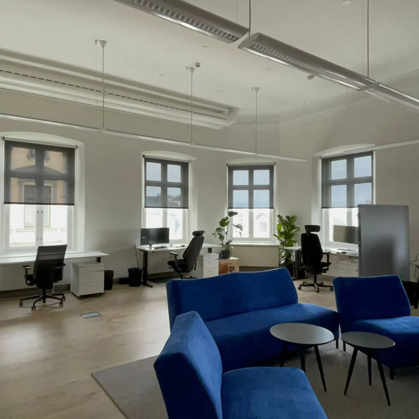 Kaikki screen-kankaat eiv&auml;t ole samanlaisia.

Moni katsoo screen-kankaissa ensimm&auml;isen&auml; OF-arvoa &ndash; mutta jos tavoitteena on viile&auml;mpi sis&auml;tila, t&auml;rkein luku on usein TS-arvo.

☀️ TS-arvo (Total Solar Energy Transmi