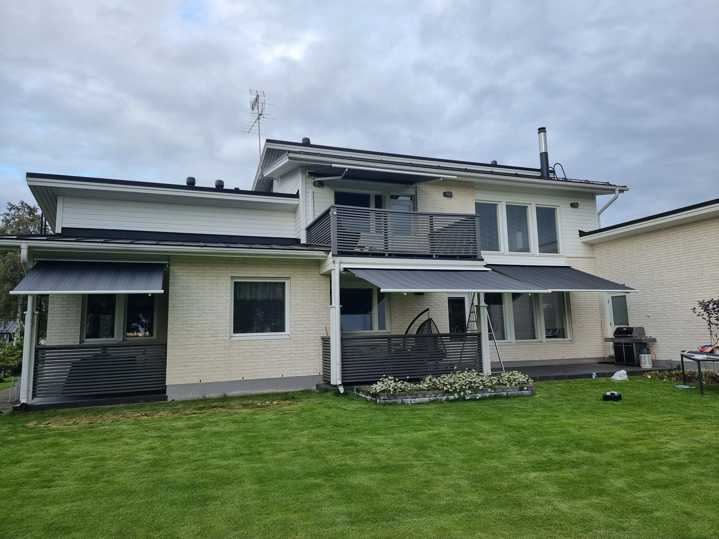 Aurinkosuojaus eri ilmansuunnille – näin valitset oikean ratkaisun