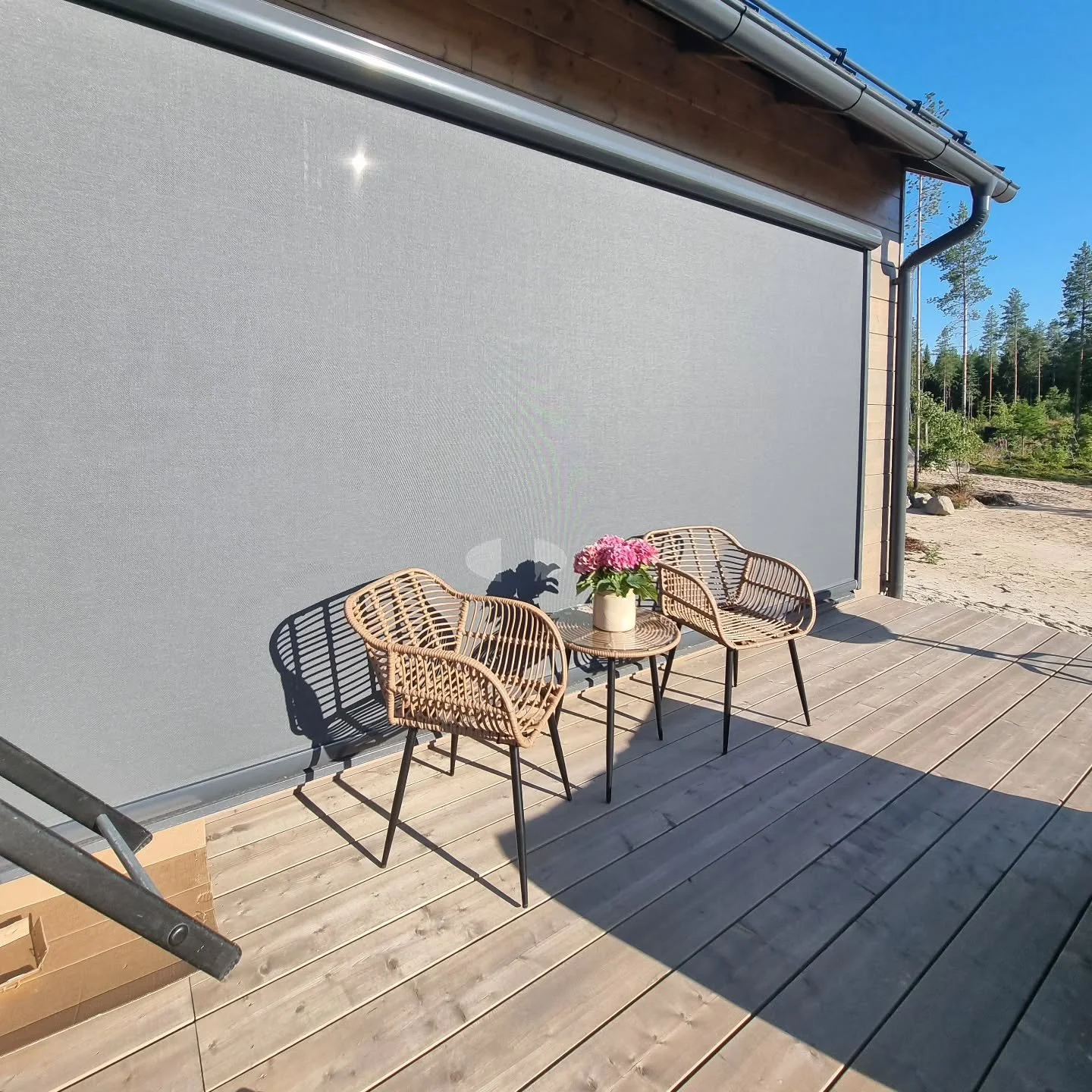 Myym&auml;l&auml;mme on t&auml;ll&auml; viikolla avoinna ma-to klo 10-16 ja pe klo 10-15. Muista ett&auml; voit my&ouml;s sopia aikaa aamuun tai klo 16-17 v&auml;liin k&auml;ynnillesi myym&auml;l&auml;&auml;mme. 🤗

#zipscreen #oulunkaihdinpalvelu #a