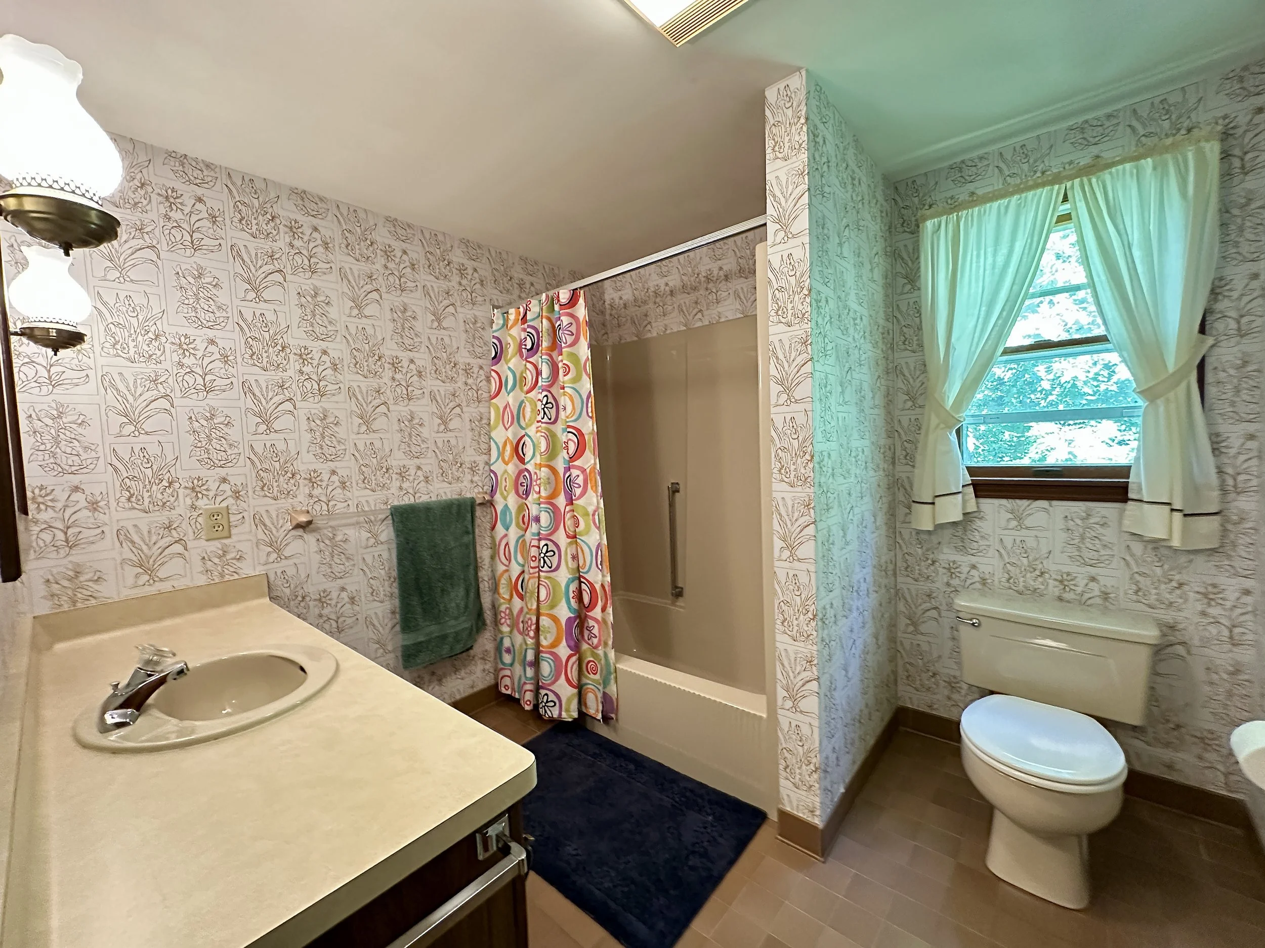 2nd floor in-law suite full bath