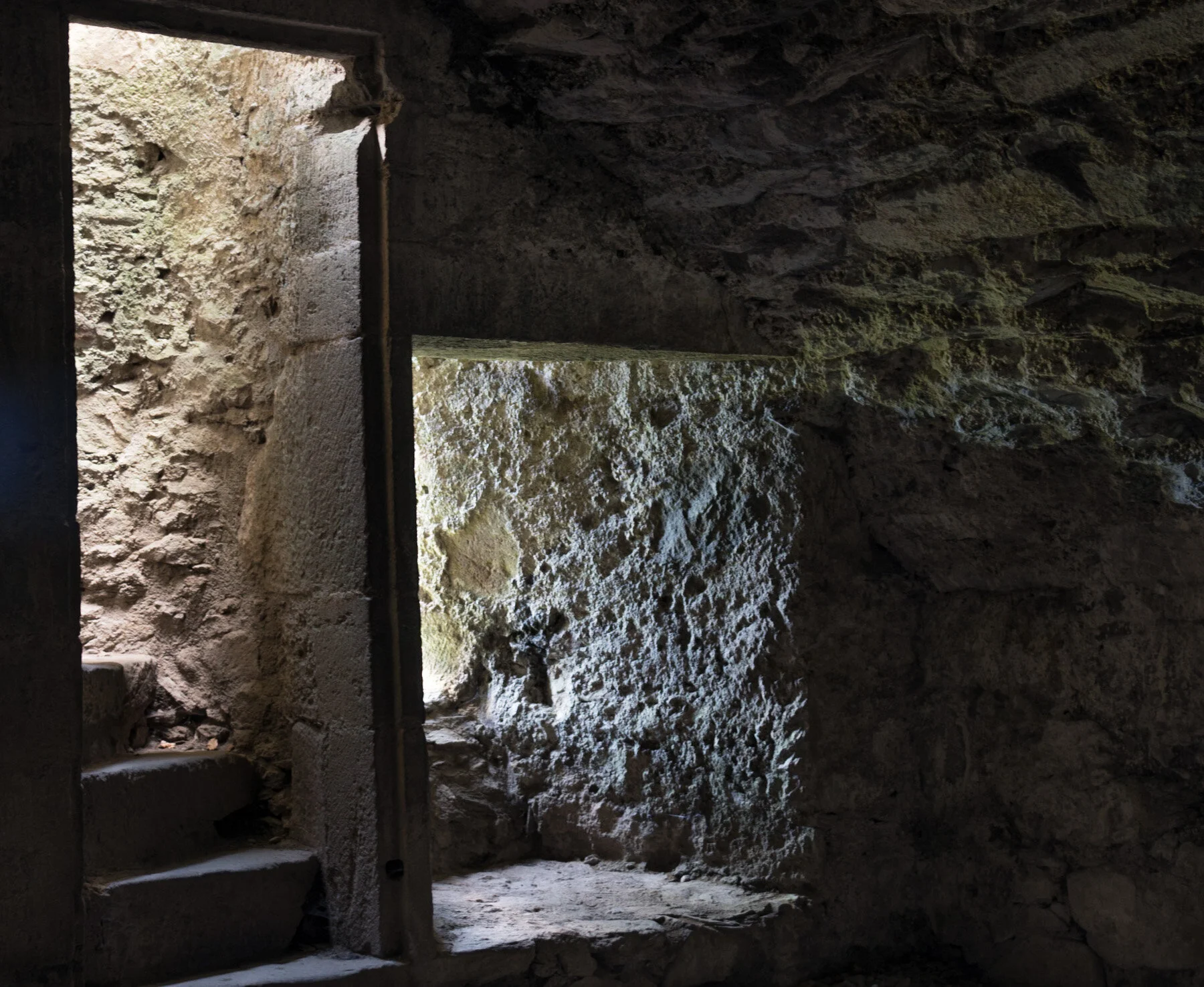 Scotland_abandoned_dungeon.jpg