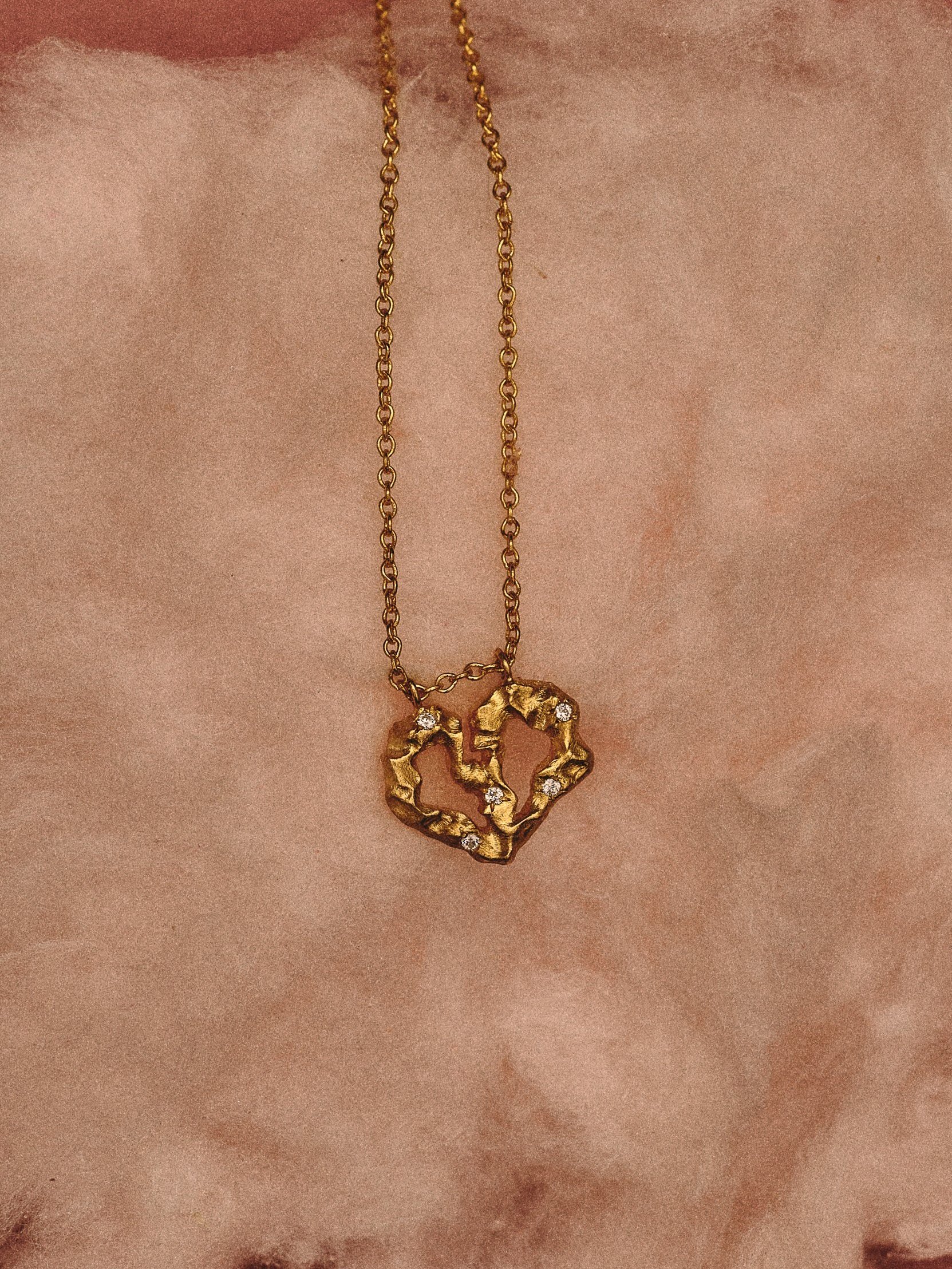 Love collection Brokenhearted 18k gold necklace