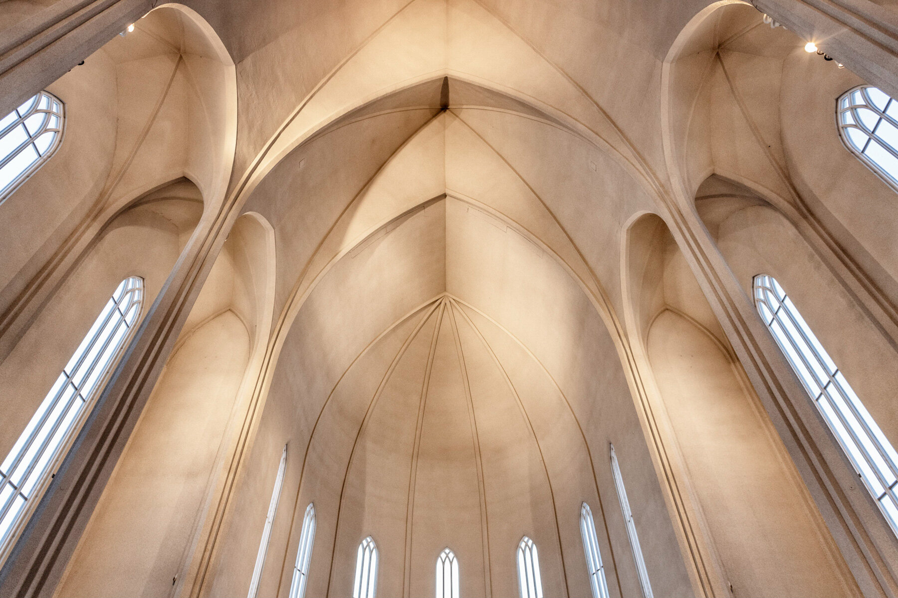 20200118 Hallgrimskirkja 0034-Edit.jpg