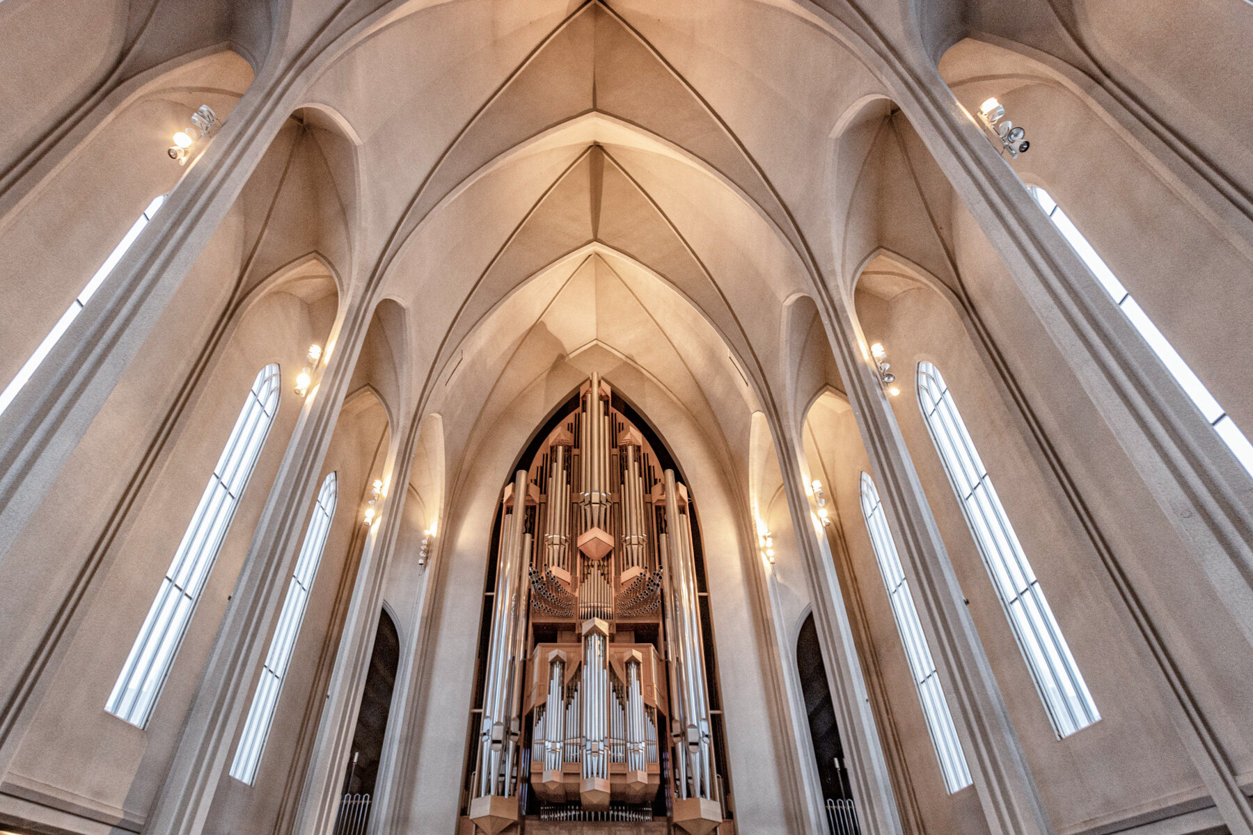 20200118 Hallgrimskirkja 0040-Edit.jpg